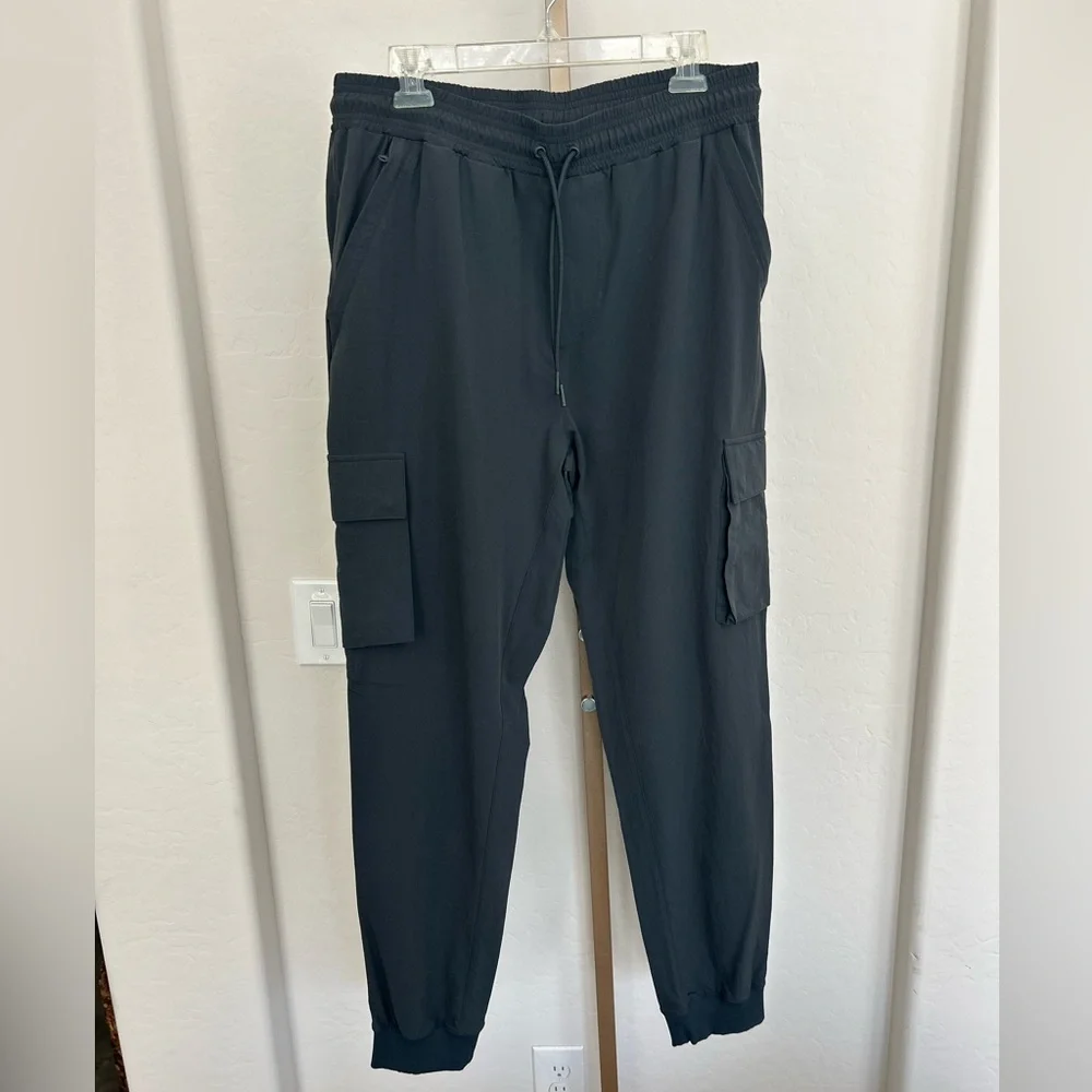 Alo Yoga Men’s Cargo Jogger Pants Gray Size XL - Picture 2 of 9
